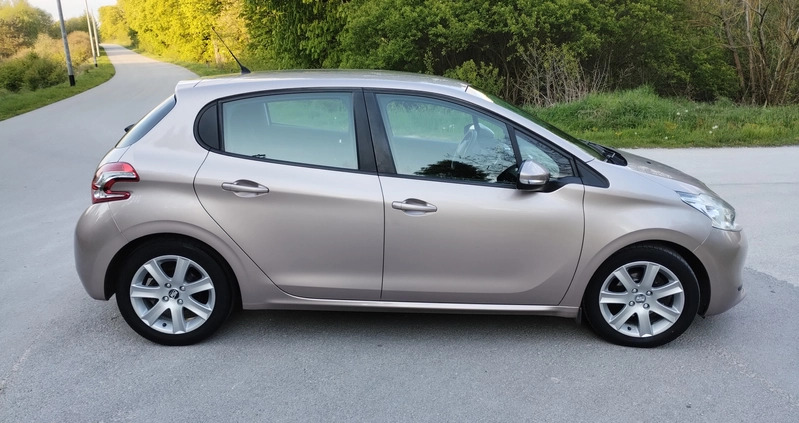 Peugeot 208 cena 18900 przebieg: 218000, rok produkcji 2013 z Chmielnik małe 529